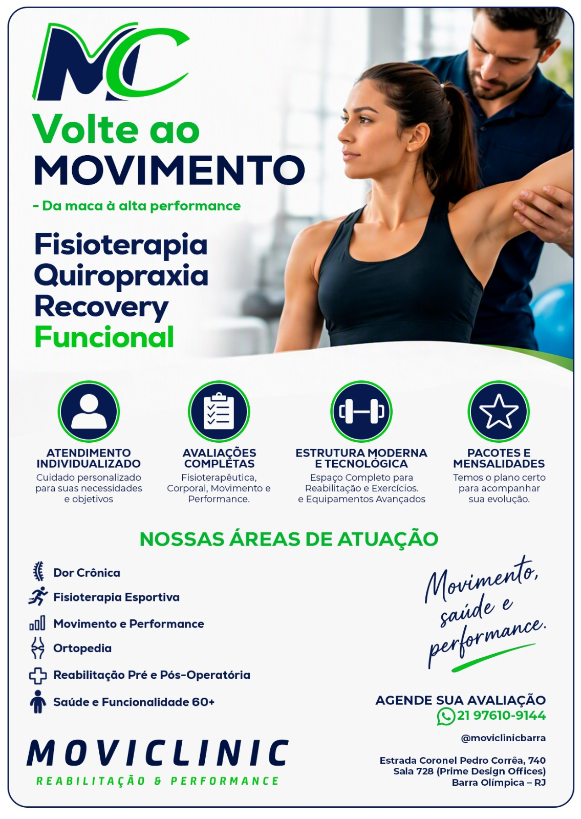 Profissional acompanhando o movimento do ombro de uma paciente durante atendimento